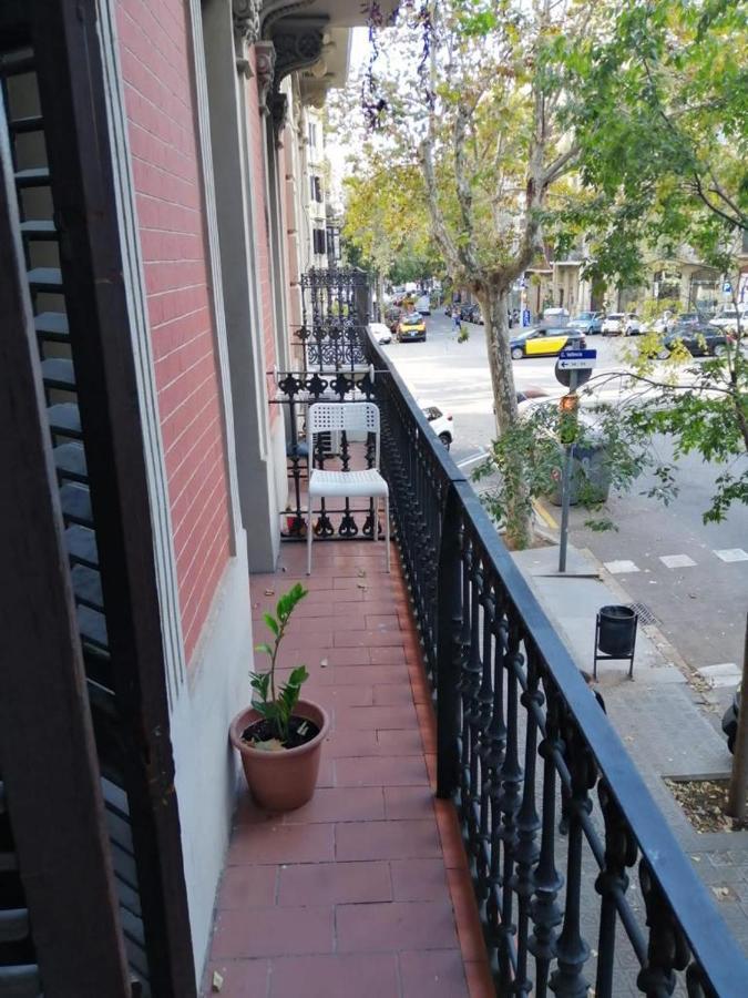 Piso Y Patio Apartment Барселона Екстериор снимка
